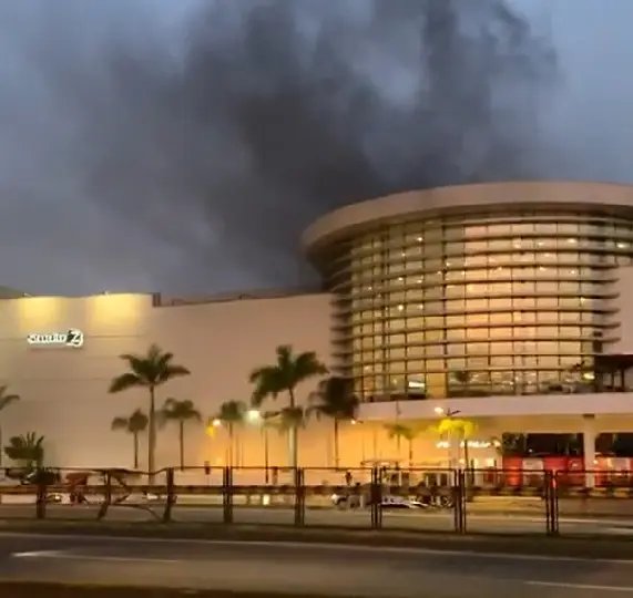 Bombeiros registram princ&iacute;pio de inc&ecirc;ndio em Shopping 