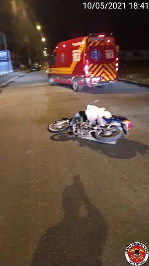 Choque entre bicicleta e moto termina com dois no hospital