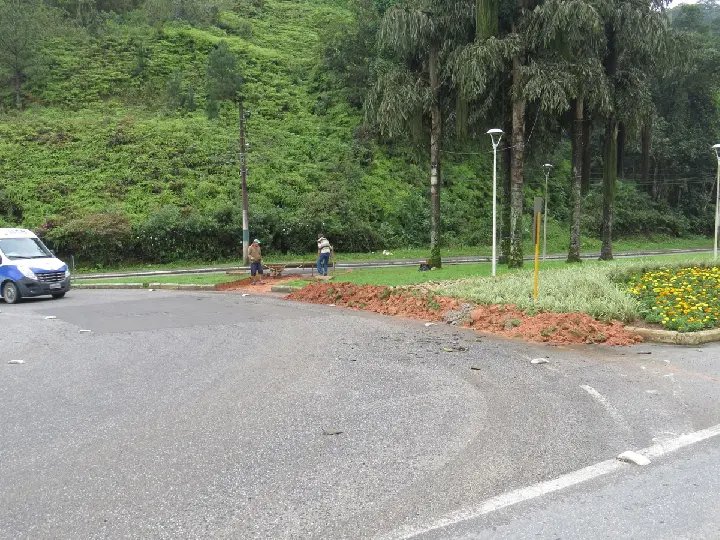 Secretaria de Obras rebaixa calçadas para acesso aos ciclistas