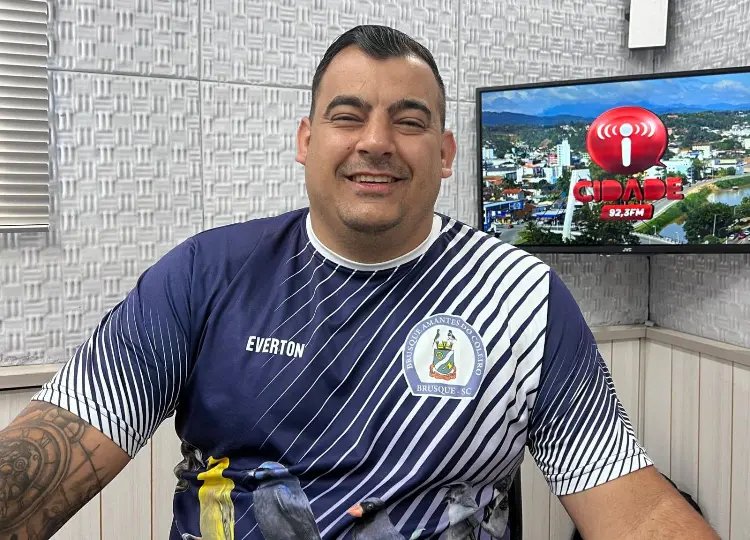 Maior evento de criadores de p&aacute;ssaros ocorre neste domingo em Brusque