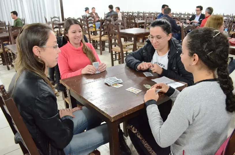 Maluche leva ouro no truco feminino