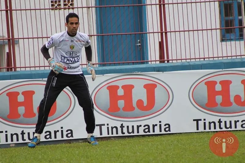 Goleiro Wanderson será julgado hoje por expulsão