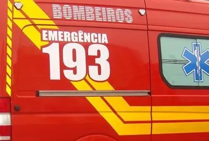 Homem fratura braço após acidente com andaime