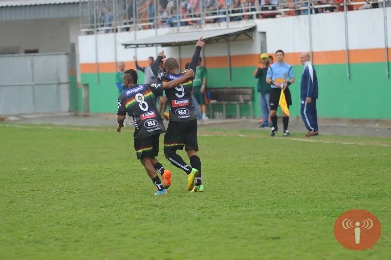 Brusque FC vence e amplia vantagem por título