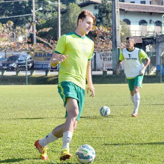 Bruscão traz de volta zagueiro para a Copa SC