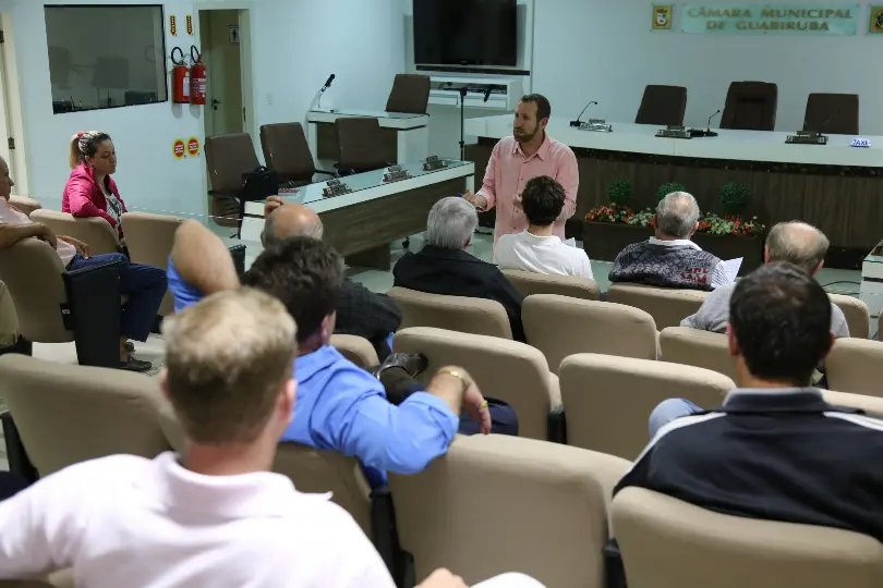Guabiruba faz segunda reunião com taxistas
