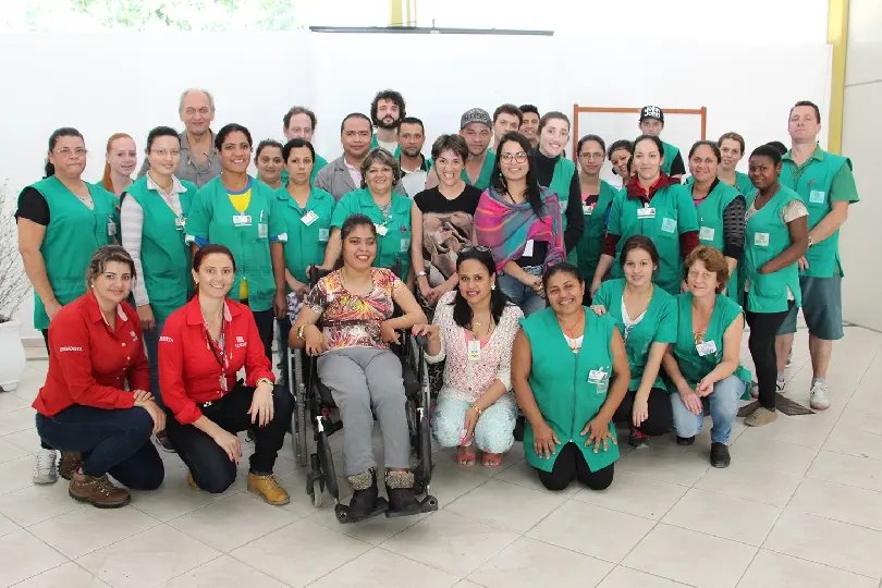 Alunos da Apae dão palestra em empresa