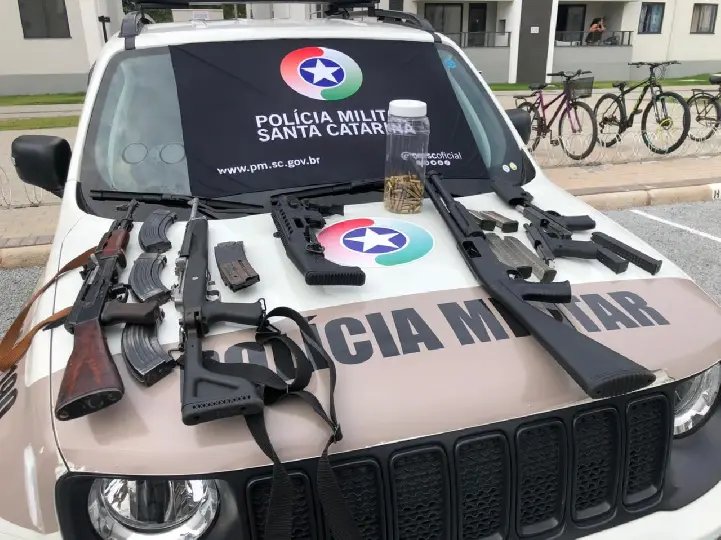 Pol&iacute;cia Militar &eacute; acionada para atendimento de Maria da Penha e se depara com arsenal de fac&ccedil;&atilde;o criminosa