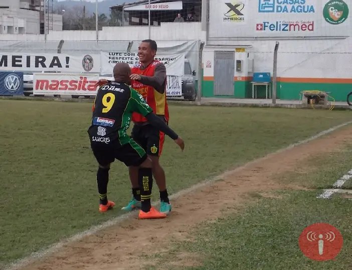 Brusque vence Hercílio Luz por 2 a 0