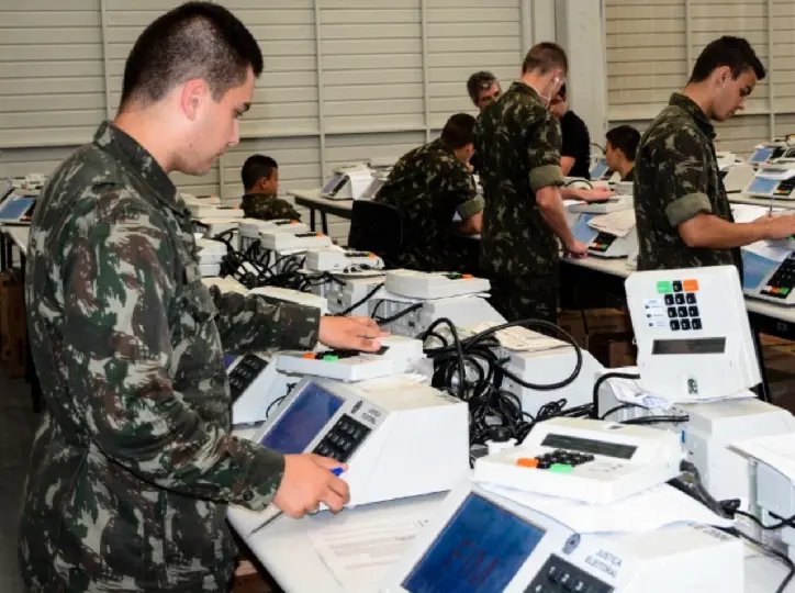 Relat&oacute;rio de militares n&atilde;o aponta fraude em urnas
