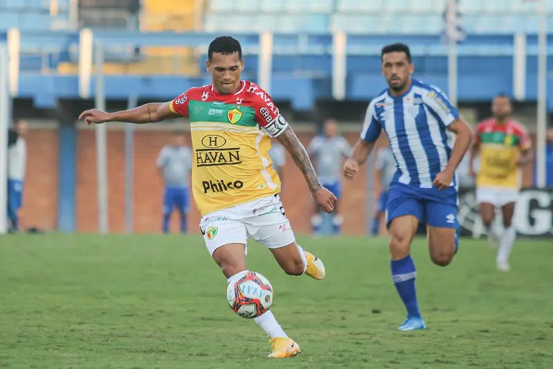 Federa&ccedil;&atilde;o Catarinense adia jogo da semifinal entre Brusque e Ava&iacute;