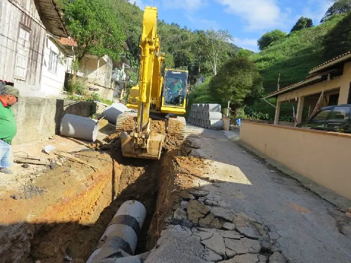 Rua Nicolau Lauritzen recebe tubulação e pavimentação