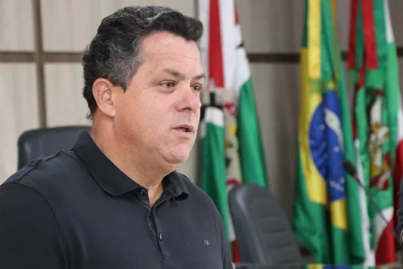 Deputado que ir &agrave; justi&ccedil;a para suspender julgamento de Mois&eacute;s
