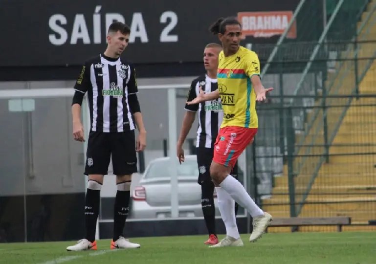 Ap&oacute;s cinco jogos e um gol, Hamilton deixa o Brusque FC