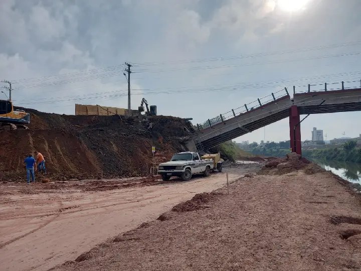 Seguem os trabalhos para reconstru&ccedil;&atilde;o da Ponte do Santos Dumont