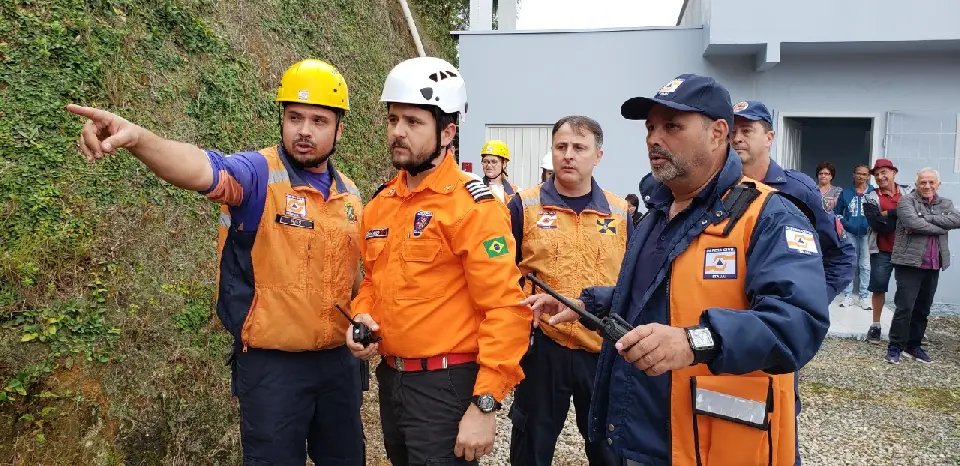 Opera&ccedil;&atilde;o da Defesa Civil no Limoeiro re&uacute;ne mais de 200 pessoas 