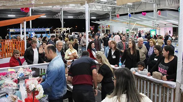 P&uacute;blico prestigia a 39&ordf; Festa da Apae de Brusque
