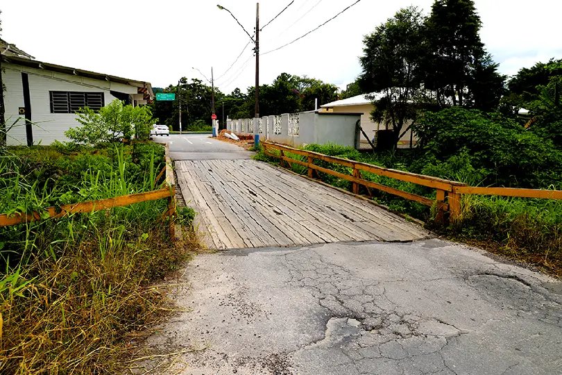 Ponte na rua J&uacute;lio Schumacher &eacute; interditada 