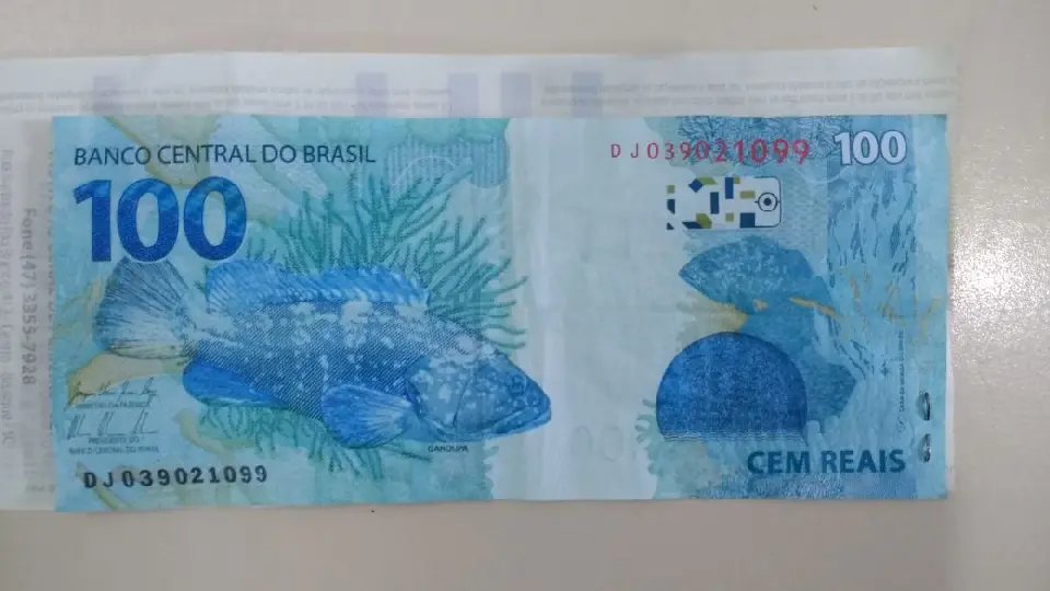 Homem passa nota falsa para comprar coxinhas