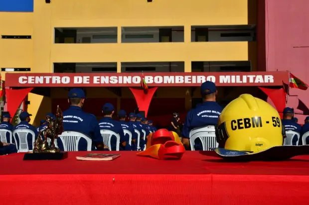 Em solenidade restrita, 91 soldados se formam no Centro de Ensino Bombeiro Militar