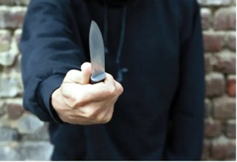 Homem perde R$ 4.200 em assalto na escadaria da Matriz