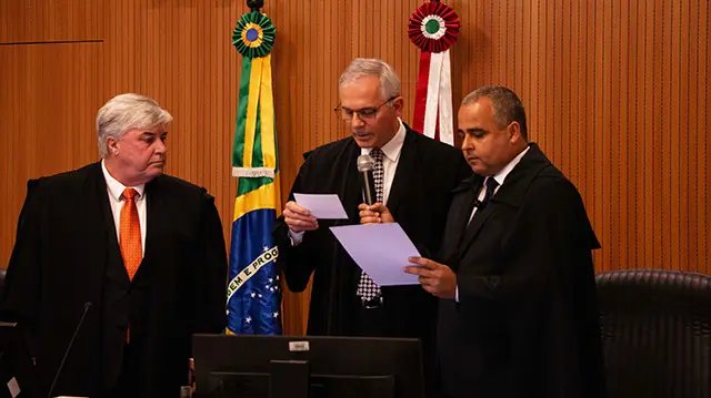 Des. Carlos Alberto Civinski toma posse como juiz substituto no TRE-SC