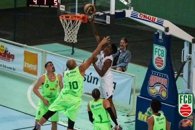 Brusque perde para Joinville no Brasileiro de Basquete