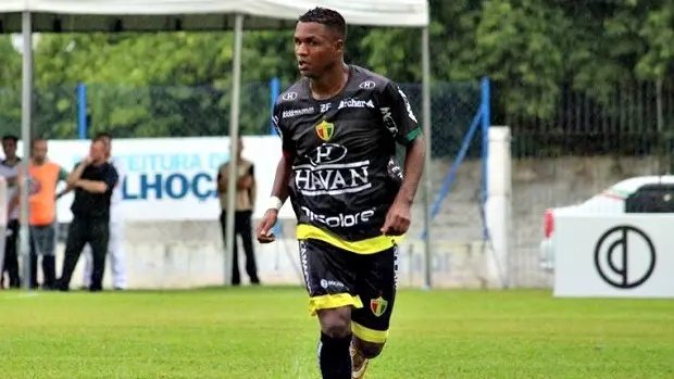 Lateral esquerdo Adãozinho retorna ao Brusque FC