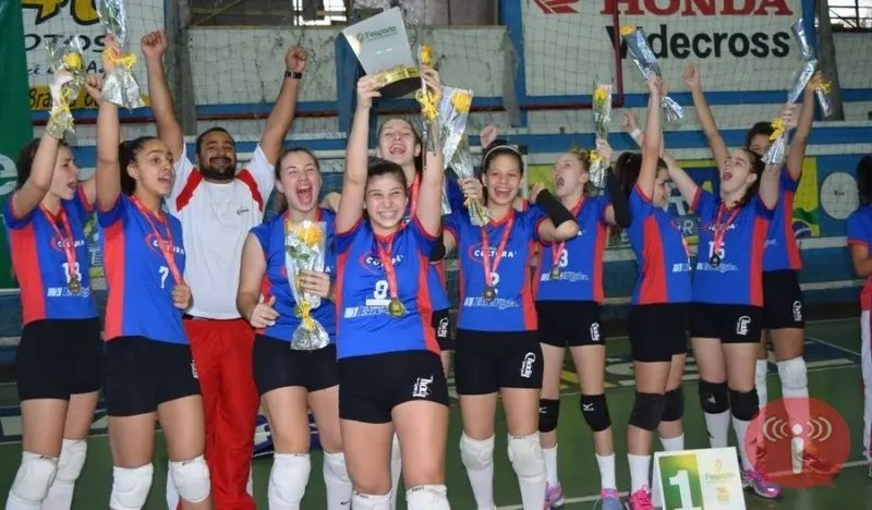 Colégio Cultura é ouro no vôlei feminino