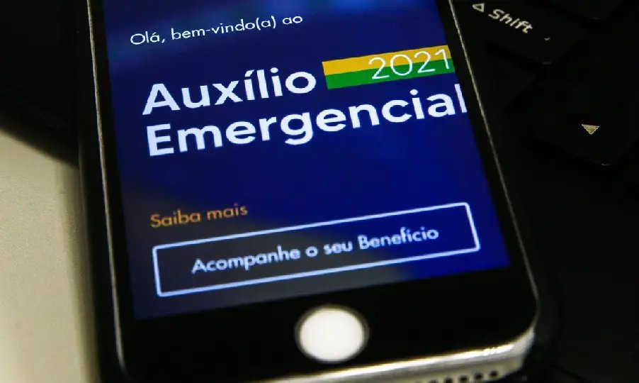 Caixa paga aux&iacute;lio emergencial a nascidos em dezembro