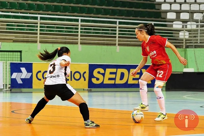 Barateiro goleia e enfrentará Paraná Clube