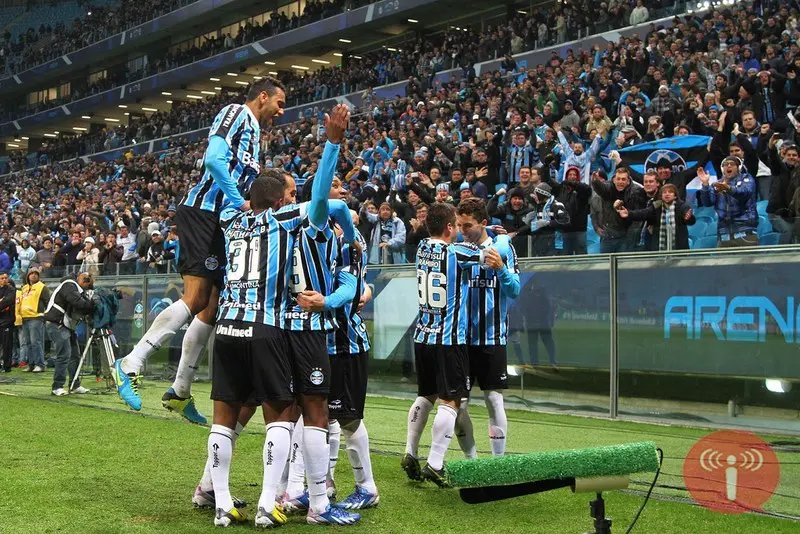 Grêmio vence Cruzeiro e entra no G-4
