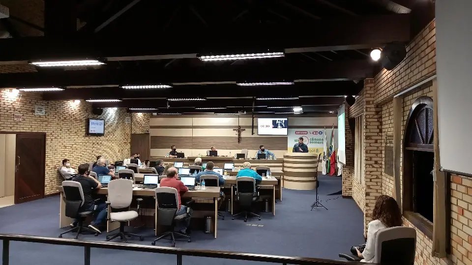 Base veta pedido para prefeito ir &agrave; C&acirc;mara explicar sobre a ponte