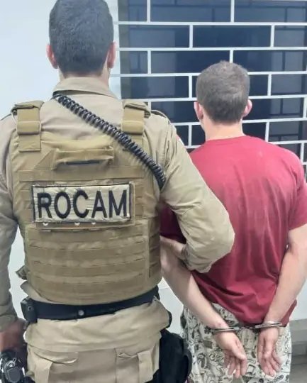 Jovem &eacute; preso com ve&iacute;culo furtado e disse ter pago R$ 4 mil