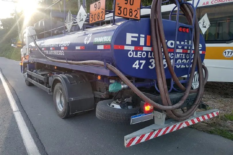 Acidente envolve moto e caminh&atilde;o no Bateas