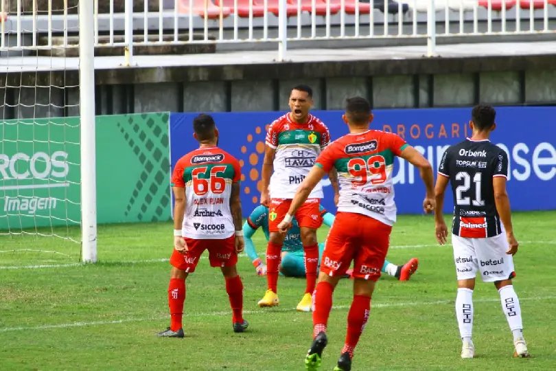 Brusque sai atr&aacute;s do placar e busca o empate com o JEC