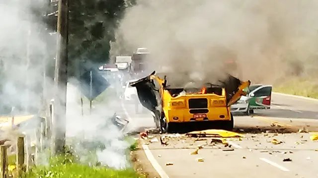 Bandidos explodem carro-forte em assalto esta manhã