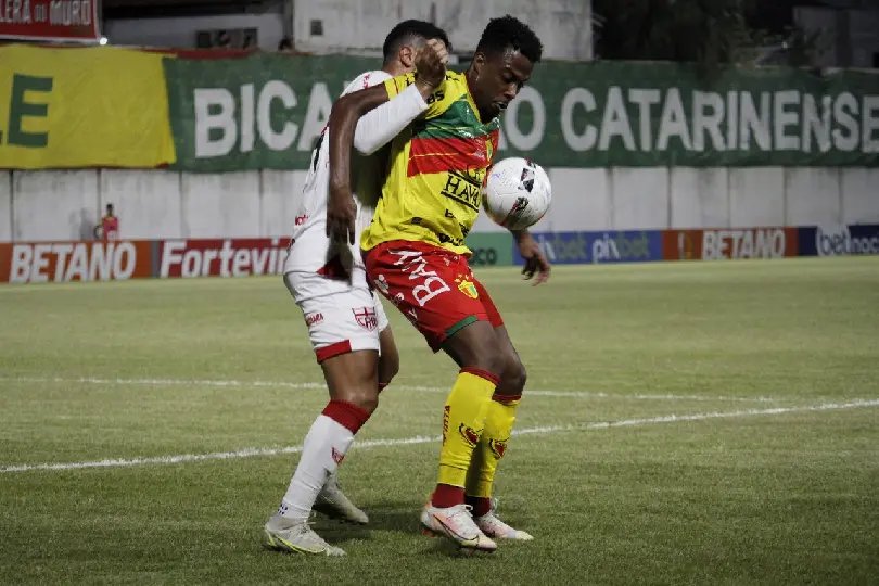 Brusque empata com o CRB em despedida do Augusto Bauer 