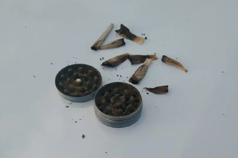 Carro irregular e com drogas no interior &eacute; abordado no Limoeiro