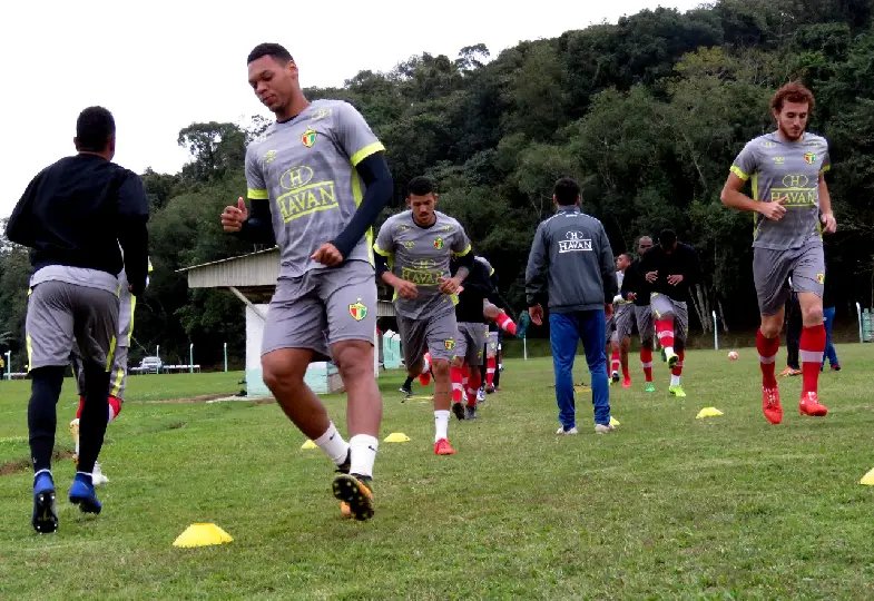 Brusque de Evandro Guimar&atilde;es ter&aacute; poucas mudan&ccedil;as