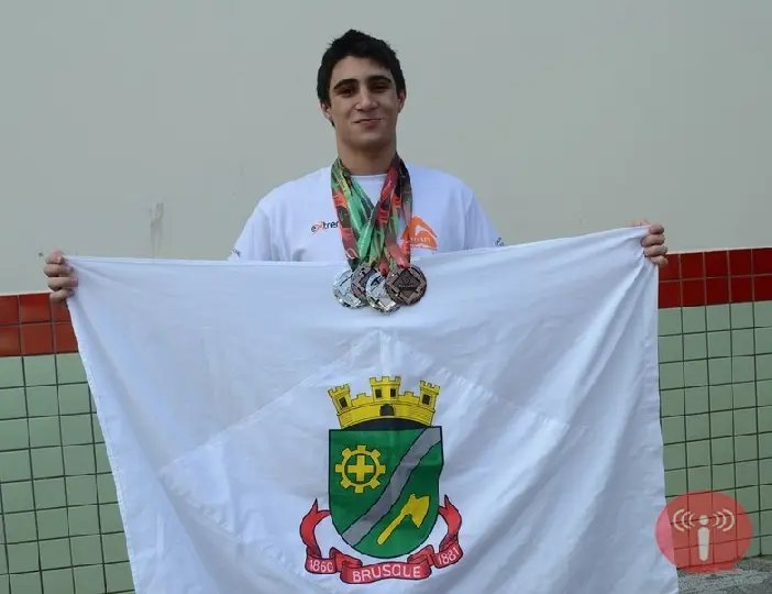Nadador é o maior medalhista de Brusque até agora