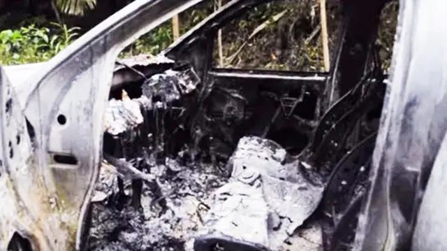 Pol&iacute;cia encontra caminhonete utilizada em assalto