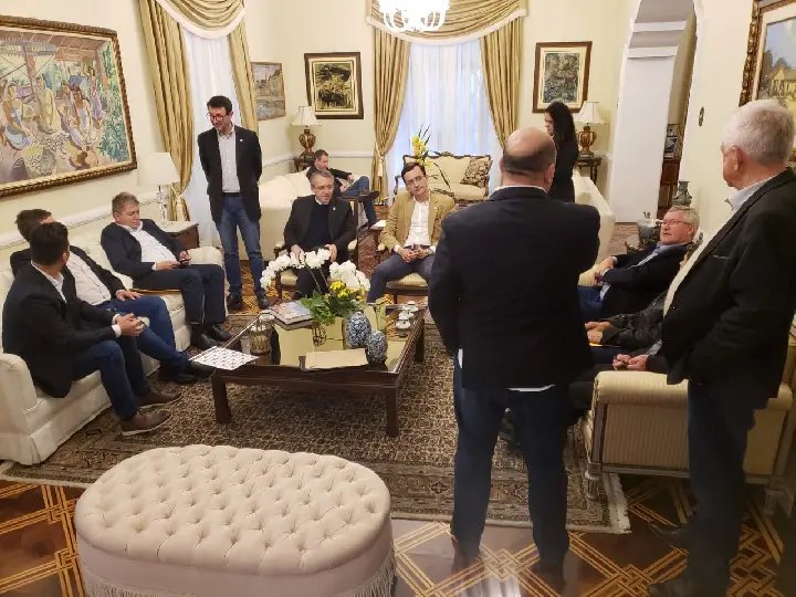 Comitiva de Brusque e regi&atilde;o est&aacute; com o governador esta tarde