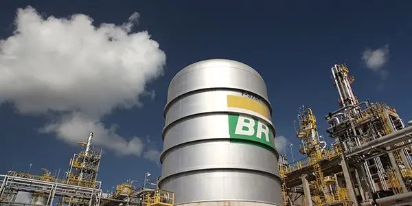 Petrobrás vai aumentar preço da gasolina nas refinarias