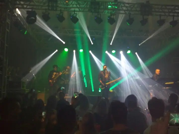 Show do RPM lota casa noturna em Brusque