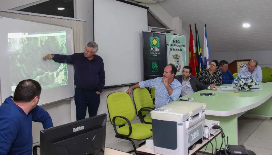 Abastecimento de &aacute;gua e novo acesso a Brusque s&atilde;o discutidos em reuni&atilde;o da ACIBr