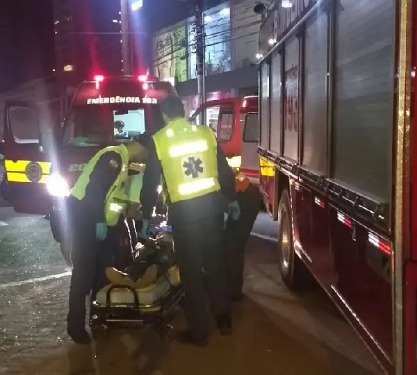 Tr&ecirc;s pessoas s&atilde;o encaminhadas para o hospital em acidente entre moto e bicicleta