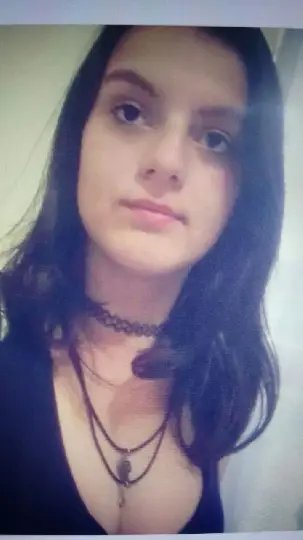 Mãe procura por adolescente desaparecida