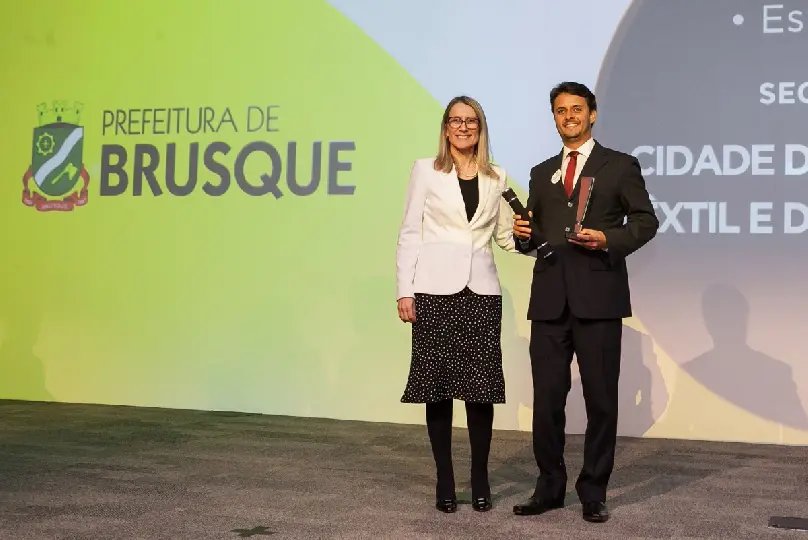 Brusque recebe prêmio Top of Mind na categoria Indústria Têxtil e do Vestuário