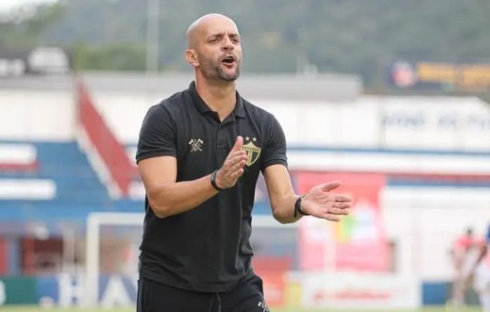 Brusque FC tem o t&eacute;cnico com mais tempo no cargo entre os clubes das S&eacute;ries A e B do Brasileiro